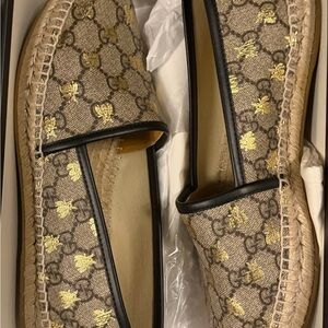 Gucci Designer Espadrilles in Gold Bee and Tan